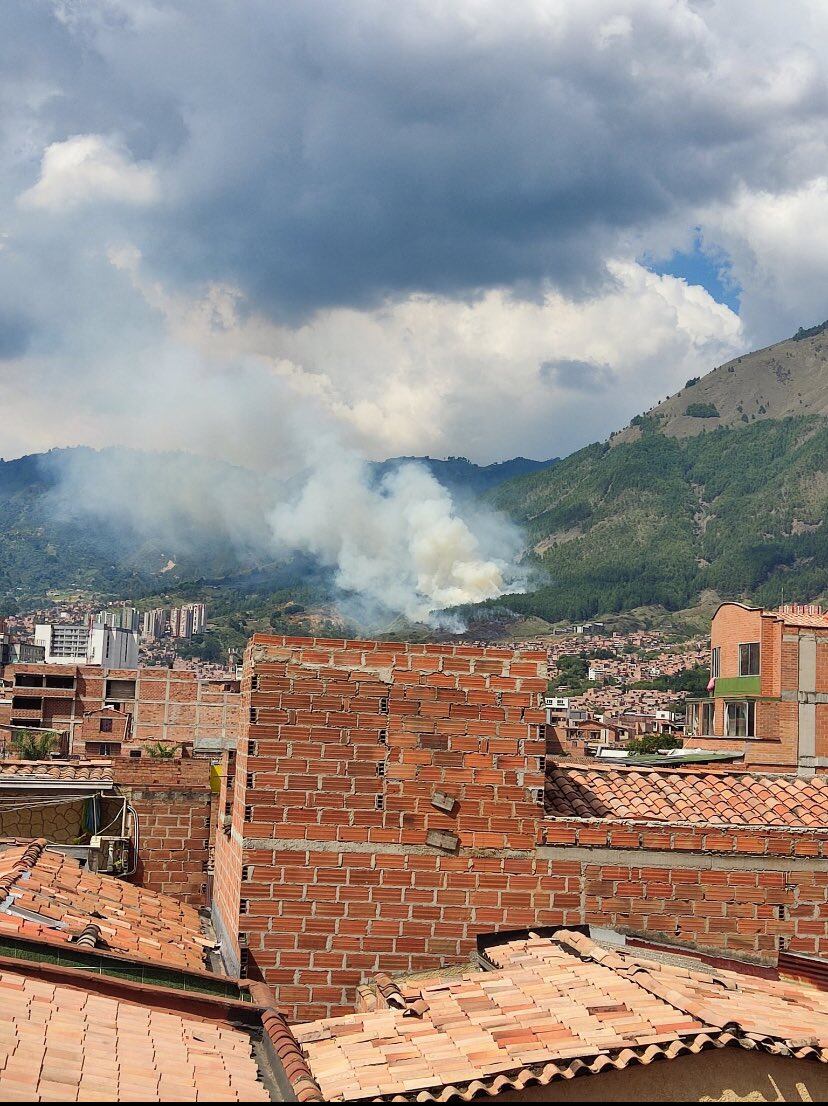 Incendio cerro Quitasol. Foto: Denuncia ciudadana.