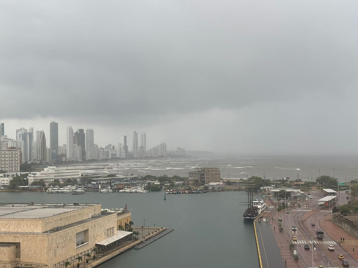 Alcaldía de Cartagena decreta cierre total de playas por fuertes vientos y oleaje