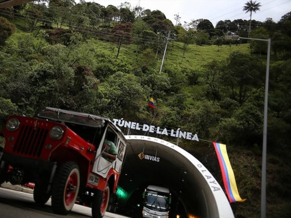 ¿Por qué se producen trancones de varias horas en La Línea?