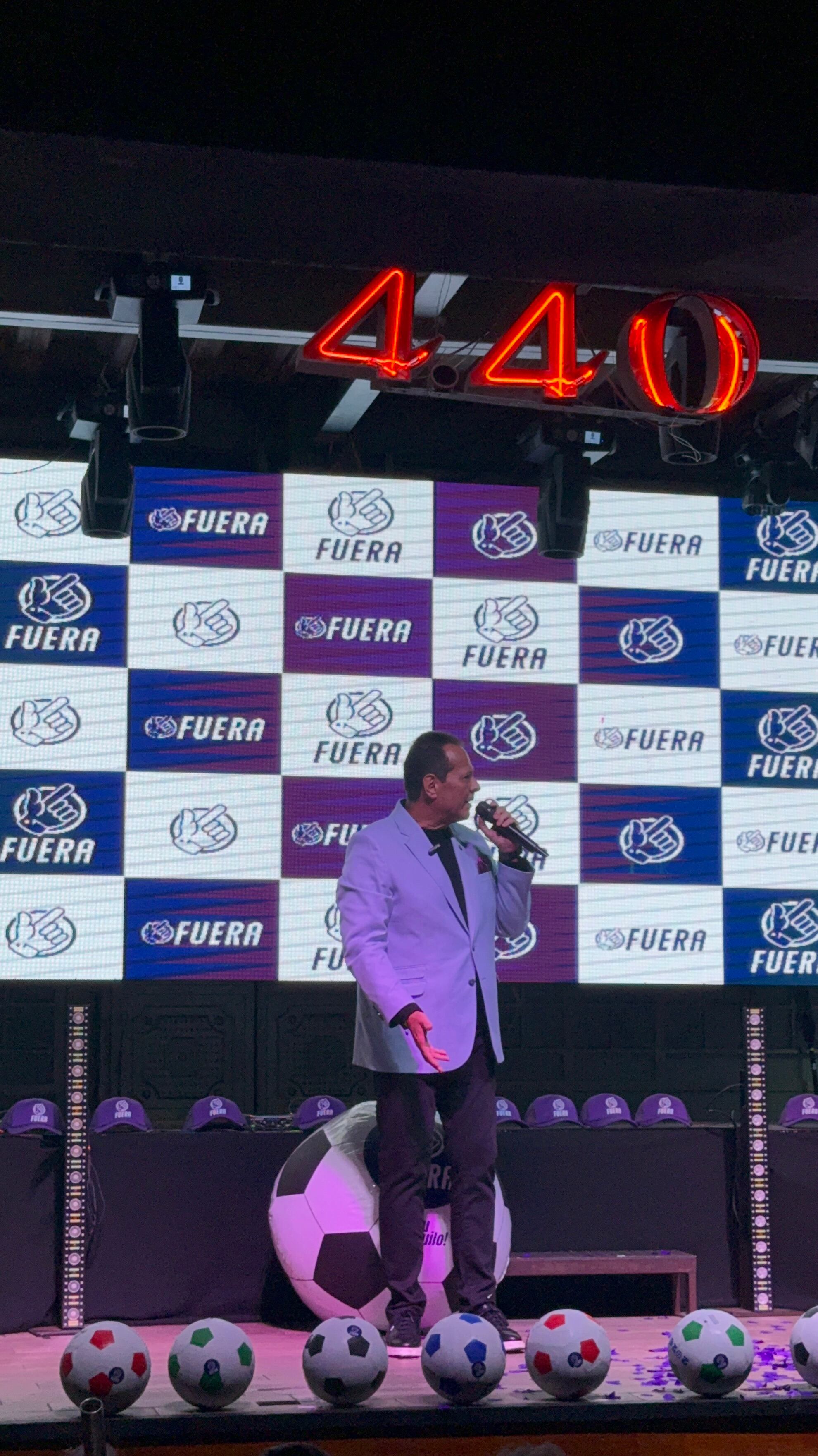 Javier Fernández, el narrador de fútbol, buscará llegar al Senado. Foto: Sebastián Cortés. 