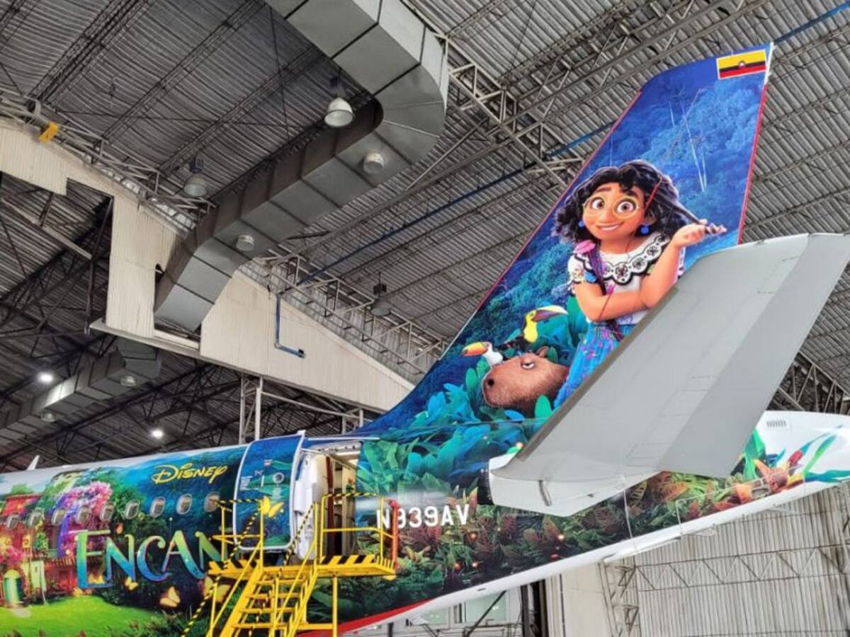 Avianca dio a conocer avión con diseño inspirado en la película "Encanto"