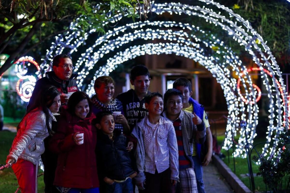La capital del país ya está lista para la época de fin de año con sus diferentes luces y decoraciones por todas las calles de la ciudad.