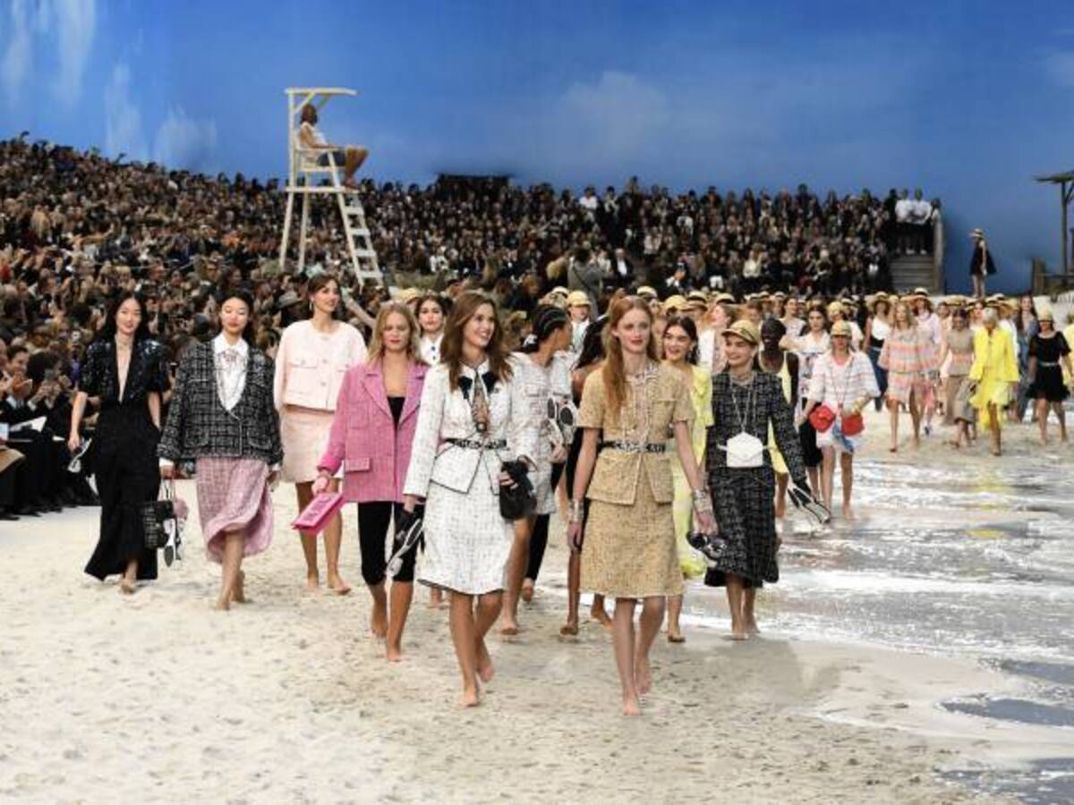 Karl Lagerfeld rejuvenece a Chanel con su apuesta más playera