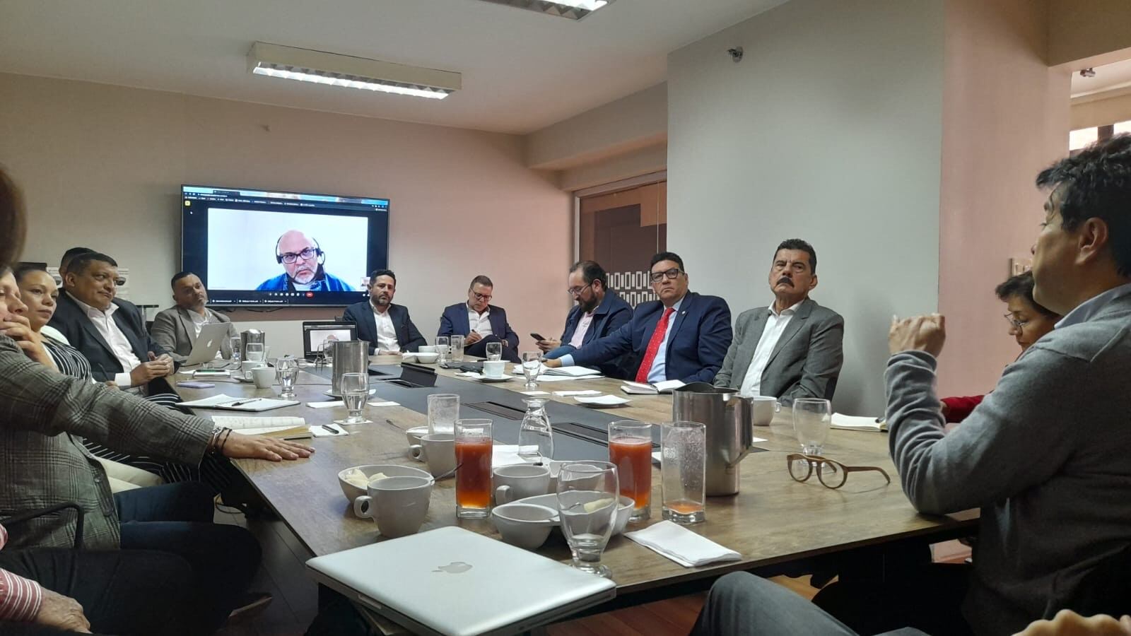 Reunión del Gobierno con exjefes paramilitares. Foto: alto comisionado para La Paz