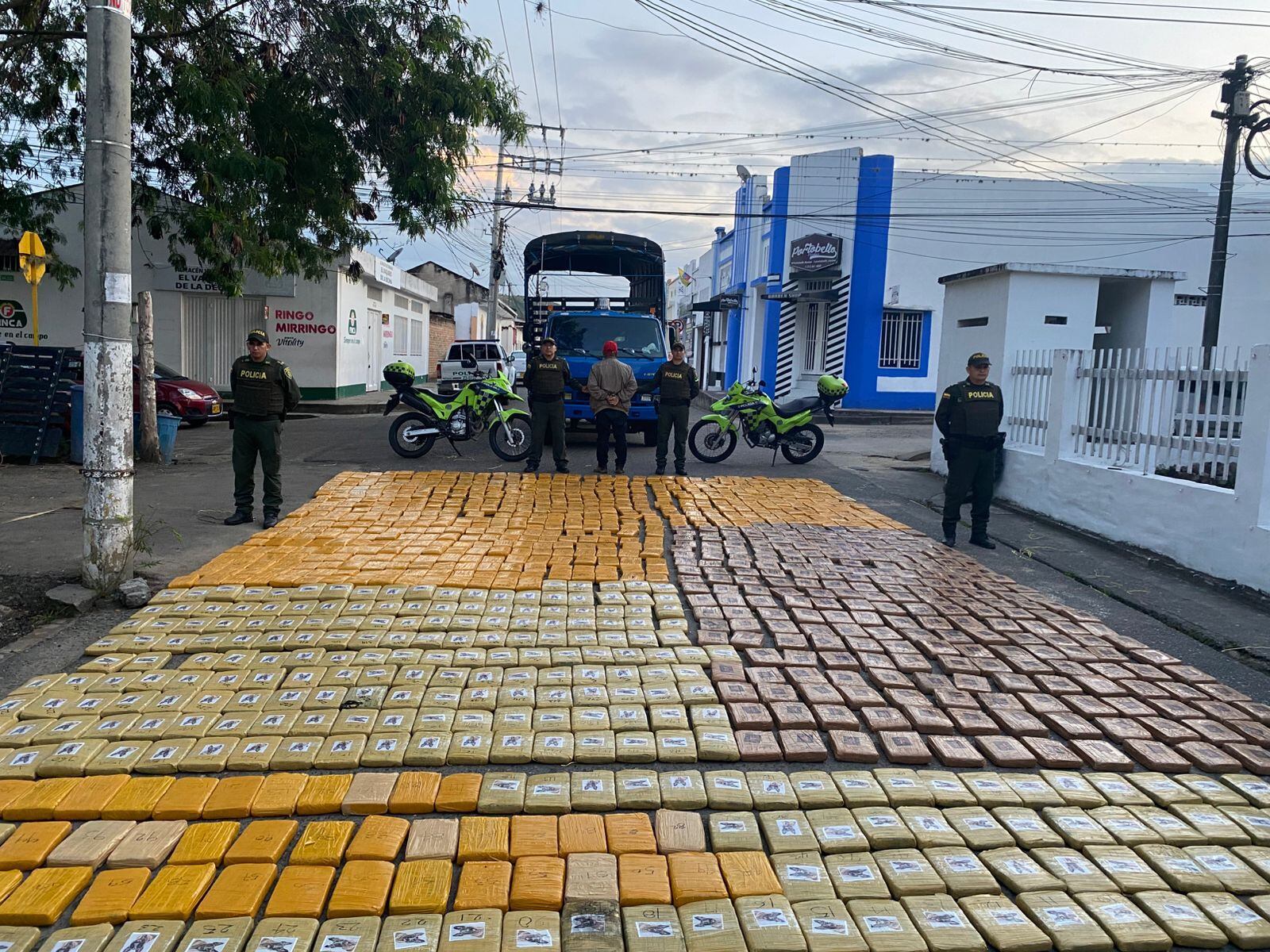 La Policía del Huila incauta en el centro del departamento el primer gran cargamento de marihuana de 2025