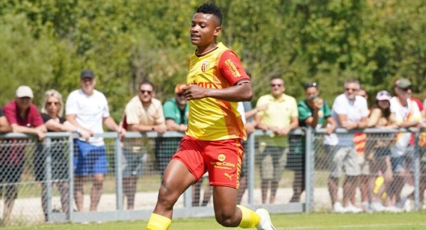 Óscar Cortés en su debut no oficial con el Lens / Foto: Lens