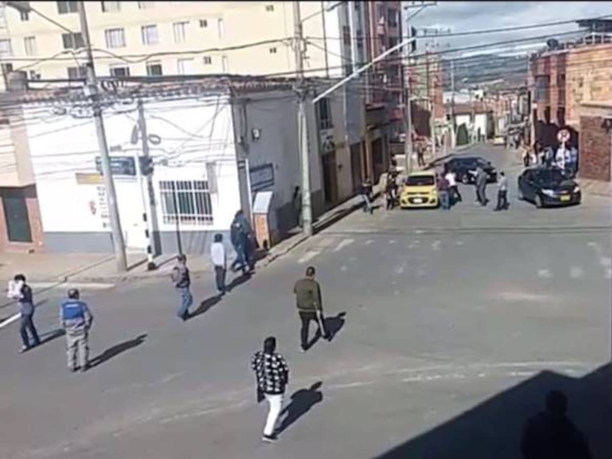 Video: taxista que huía de agresión arrolló a manifestante en paro en Tunja