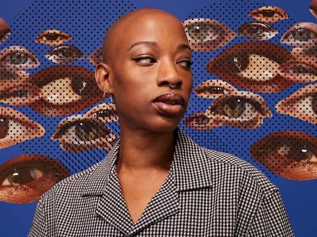 Imagen ilustrativa de una mujer sufriendo ansiedad, estando alerta e incómoda por las miradas y opiniones de los demás (Crédito: Getty Images)