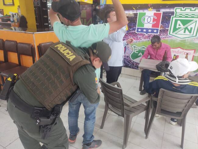 Como actividad diferencial se llevaron a cabo dos diligencias de registro y allanamiento en el barrio Julio Bahamon del municipio de Garzón, que permitió la captura de dos personas y la incautación de más de 120 dosis de marihuana y bazuco.