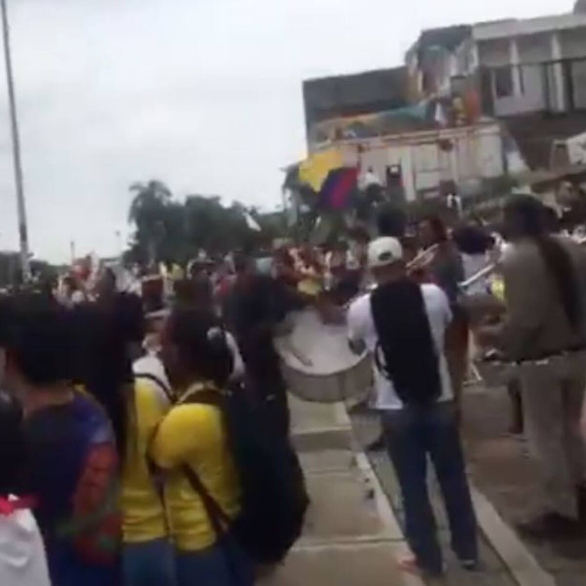 En su mayoría los caleños se manifiestan de manera pacífica en las calles