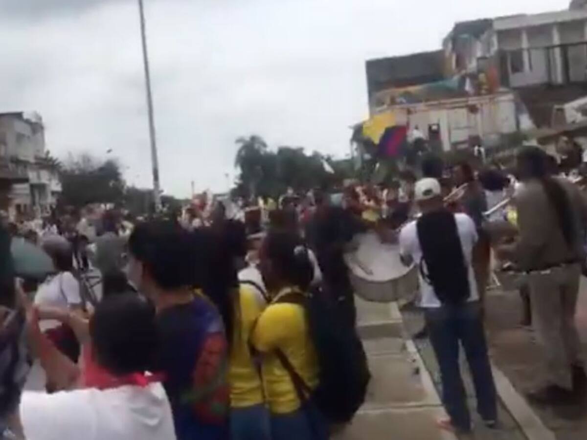 En su mayoría los caleños se manifiestan de manera pacífica en las calles