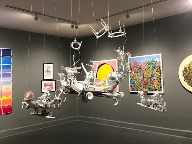 Obra Astromulero de Deiner Arias, en la la exposición de arte ‘utopías - Distopias: futuros de un Caribe incierto’ // Foto tomada por Caracol Radio