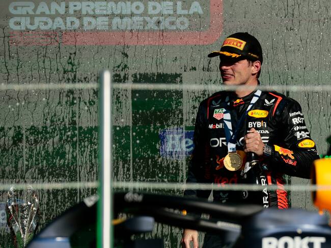 . CIUDAD DE MÉXICO (MÉXICO), 29/10/2023.- El holandés Max Verstappen de Red Bull Racing celebra al ganar hoy, en el Gran Premio de México de Fórmula 1, en el autódromo Hermanos Rodríguez en Ciudad de México (México). EFE/ Jose Mendez