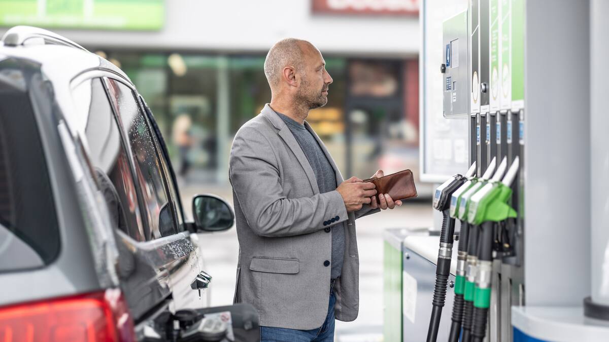 ¿Cuánto rinde 1 litro de gasolina en un carro de 4 cilindros? Esto le costaría
