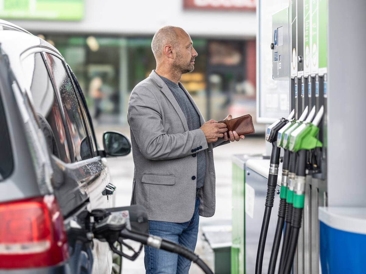 ¿Cuánto rinde 1 litro de gasolina en un carro de 4 cilindros? Esto le costaría