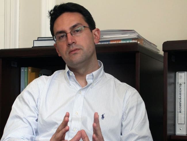 Grupo político de Miguel Uribe controla la Subcuenta COVID: Camilo Enciso