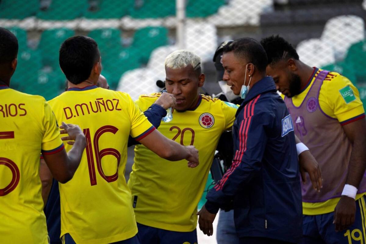 Celebración del gol de Roger Martínez