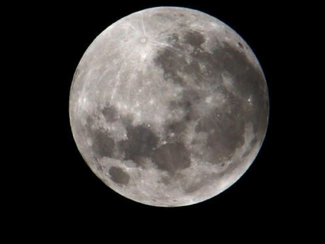 Imágenes asombrosas de la primera Luna del lobo del 2022