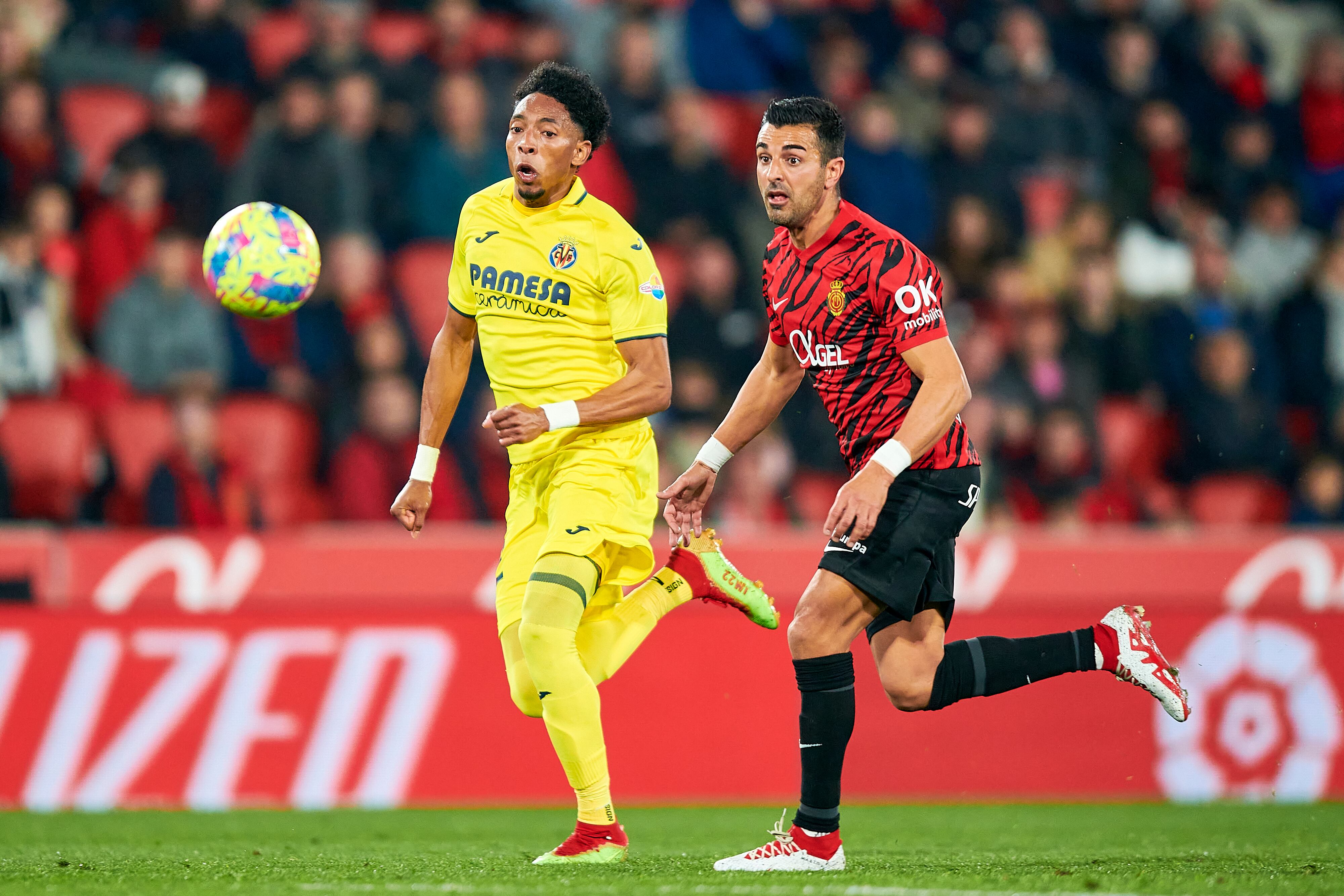 Johan Mojica fue titular con Villarreal en el duelo frente al Mallorca. (Photo by Cristian Trujillo/Quality Sport Images/Getty Images)