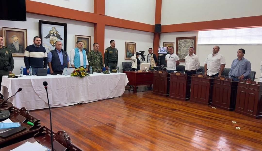 Además entregaron información sobre la seguridad de la localidad. Crédito: Secretaría de Gobierno de Caldas.