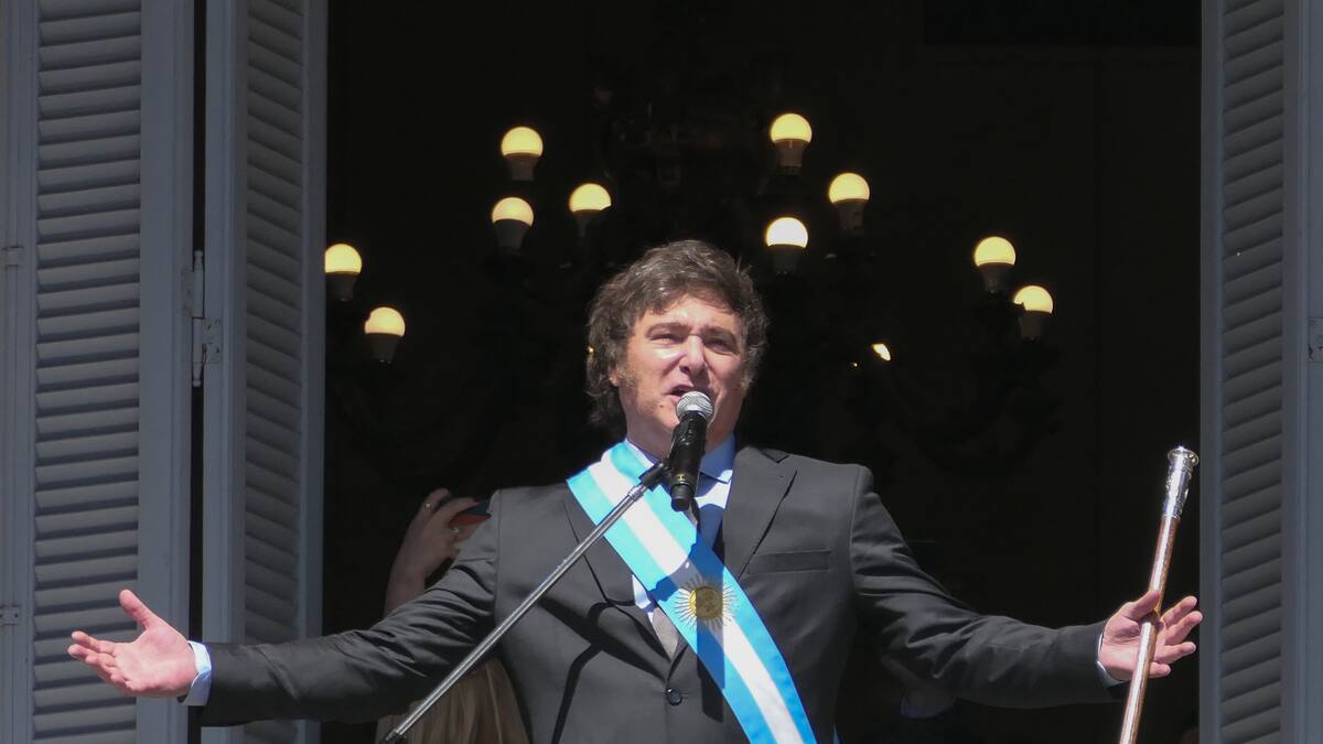 “Fenómeno de la derecha es peligroso para la democracia”: exministro por medidas de Milei