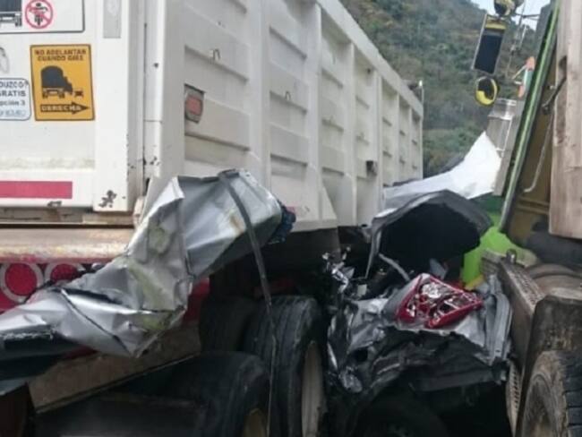 Cerrada vía Girardot - Bogotá por accidente de tránsito