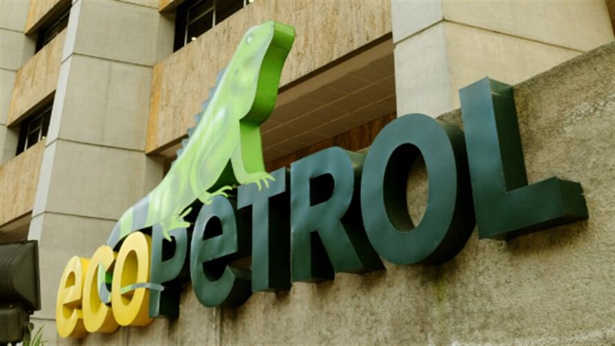 El derrame de crudo a causa de los atentados afecto el suelo y vegetación en los departamentos de Boyacá y Arauca.. Foto: Colprensa