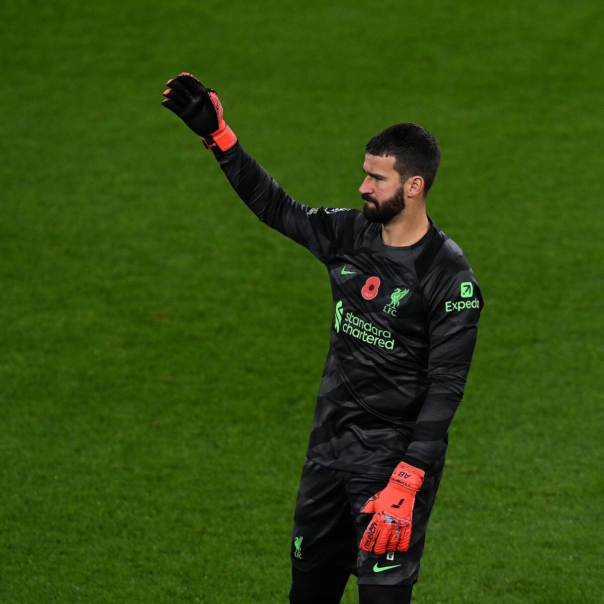 Alisson Becker sobre Luis Díaz: “El fútbol le está dando algo de alegría en este momento”