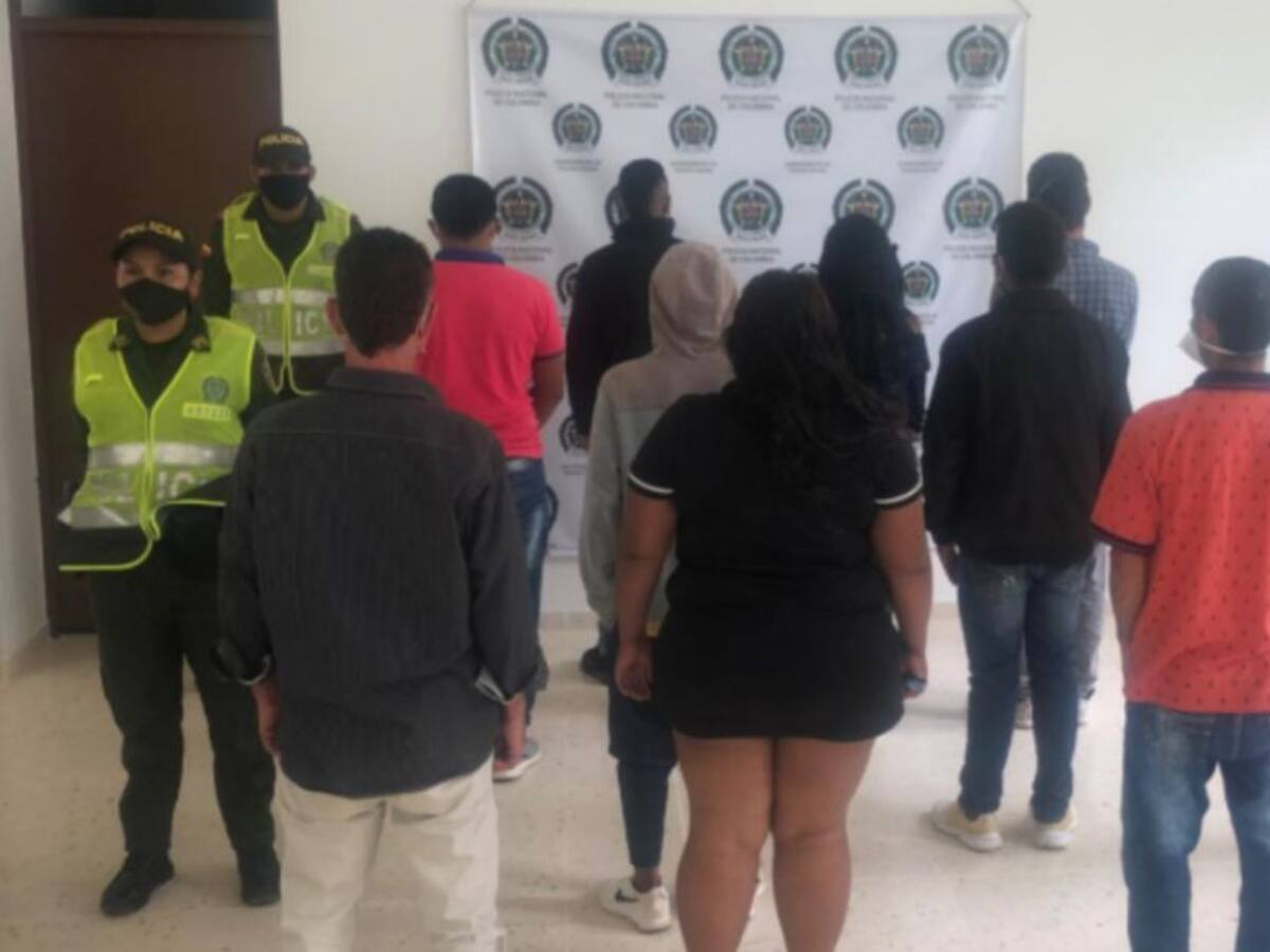 9 personas capturadas por estar en una fiesta violando la norma sanitaria