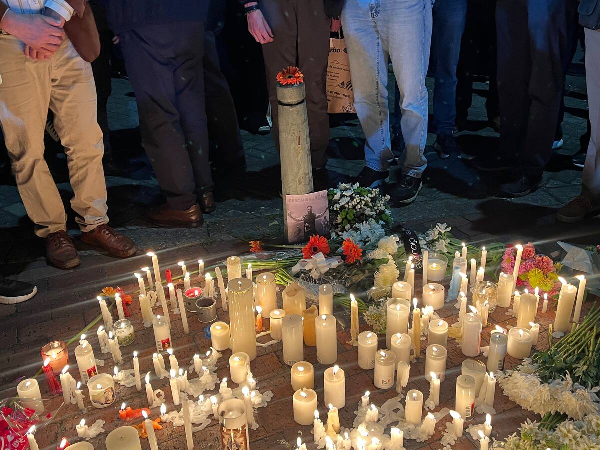 Velatón en Bogotá por el asesinato de Jean Claude Bossard: “se me fue mi gasolina”, padre del joven