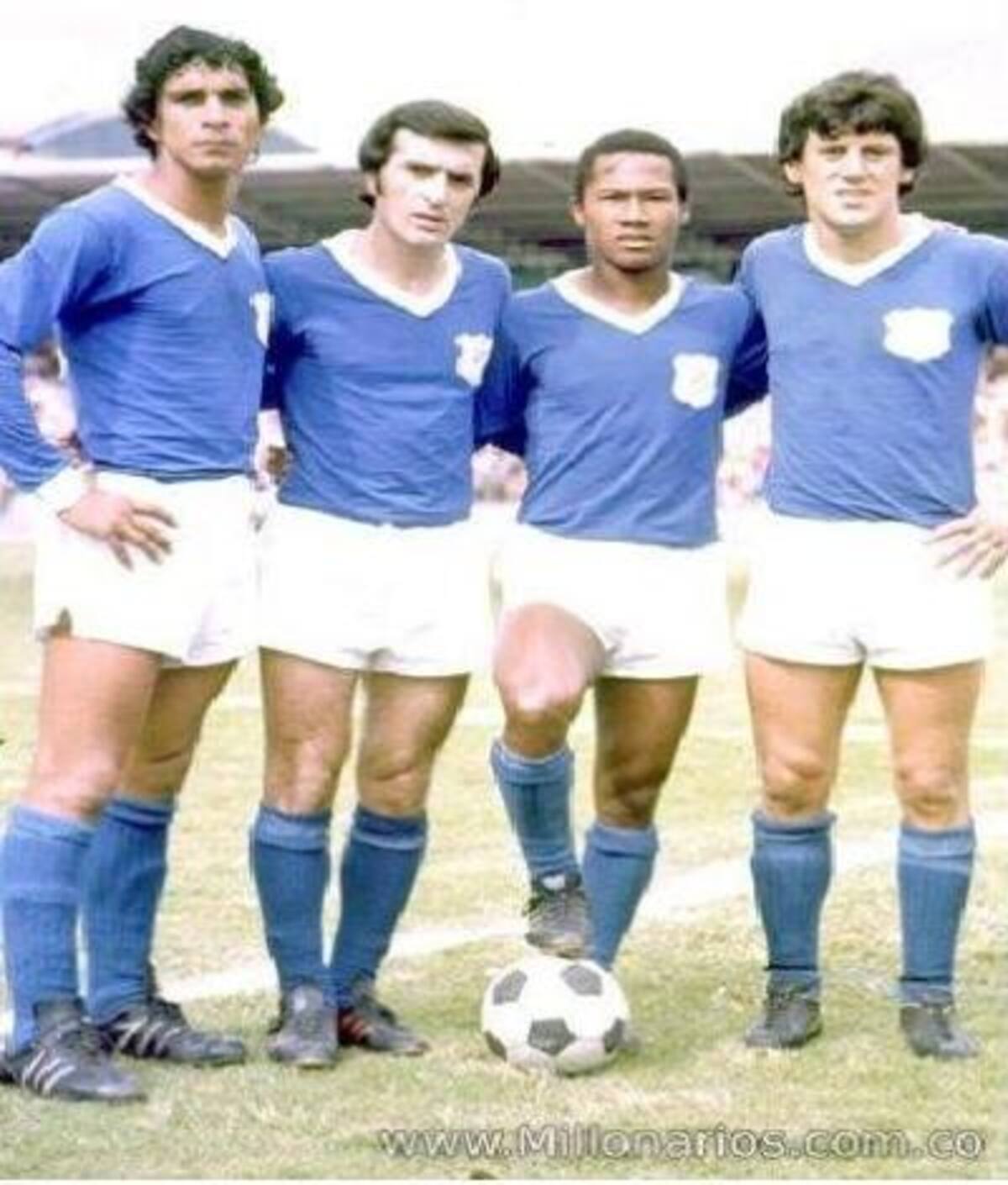 MILLONARIOS 1975DE IZD-DER: Gómez Benítez, Maglioni, Willington Ortiz y Converti.