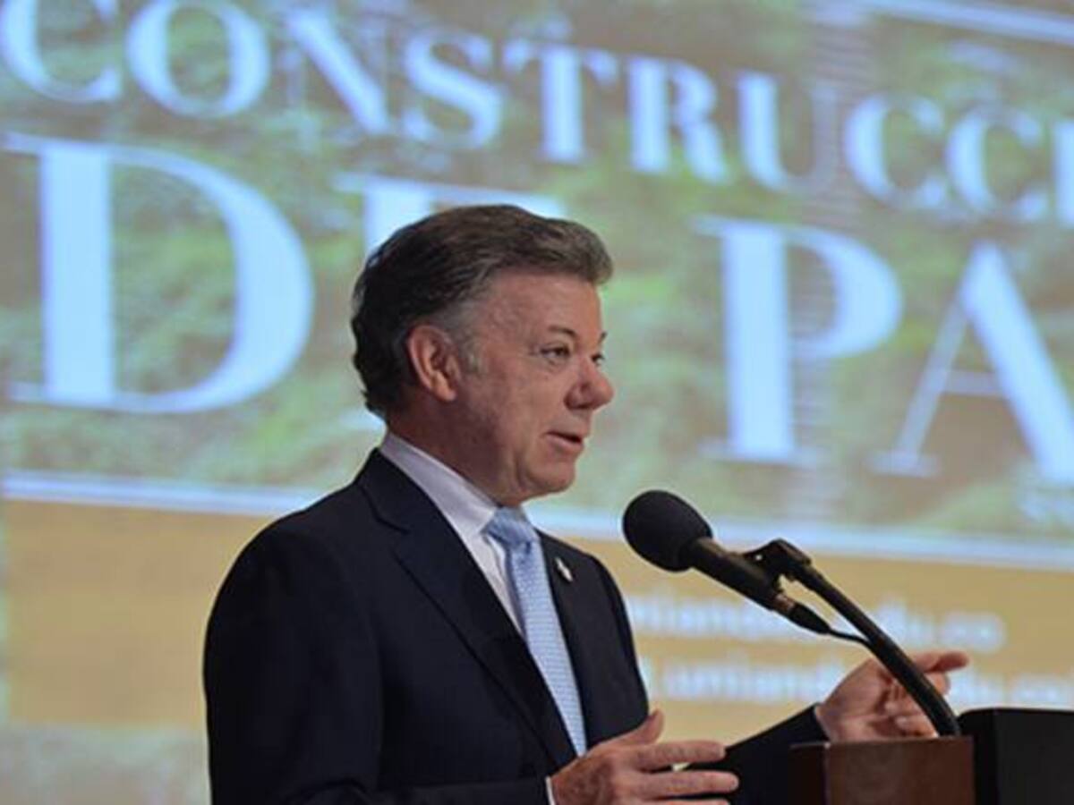 Diplomacia y diálogo, pero sin mentiras ni payasadas: Santos