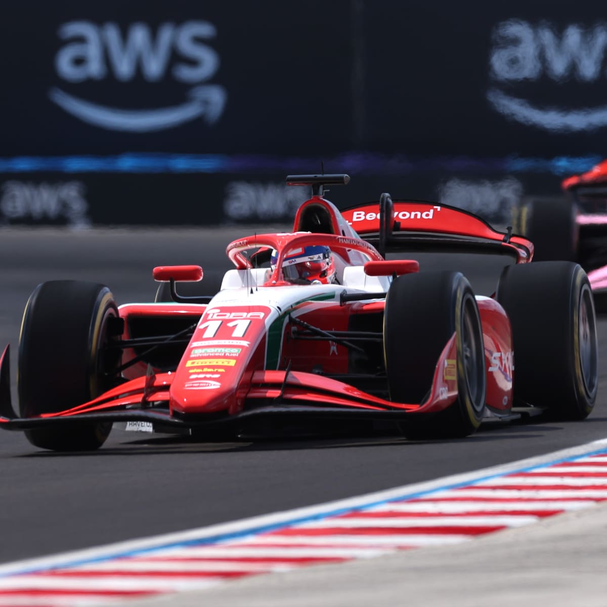 Sebastián Montoya abandonó carrera sprint de Budapest por un choque, cuando estaba cerca del podio