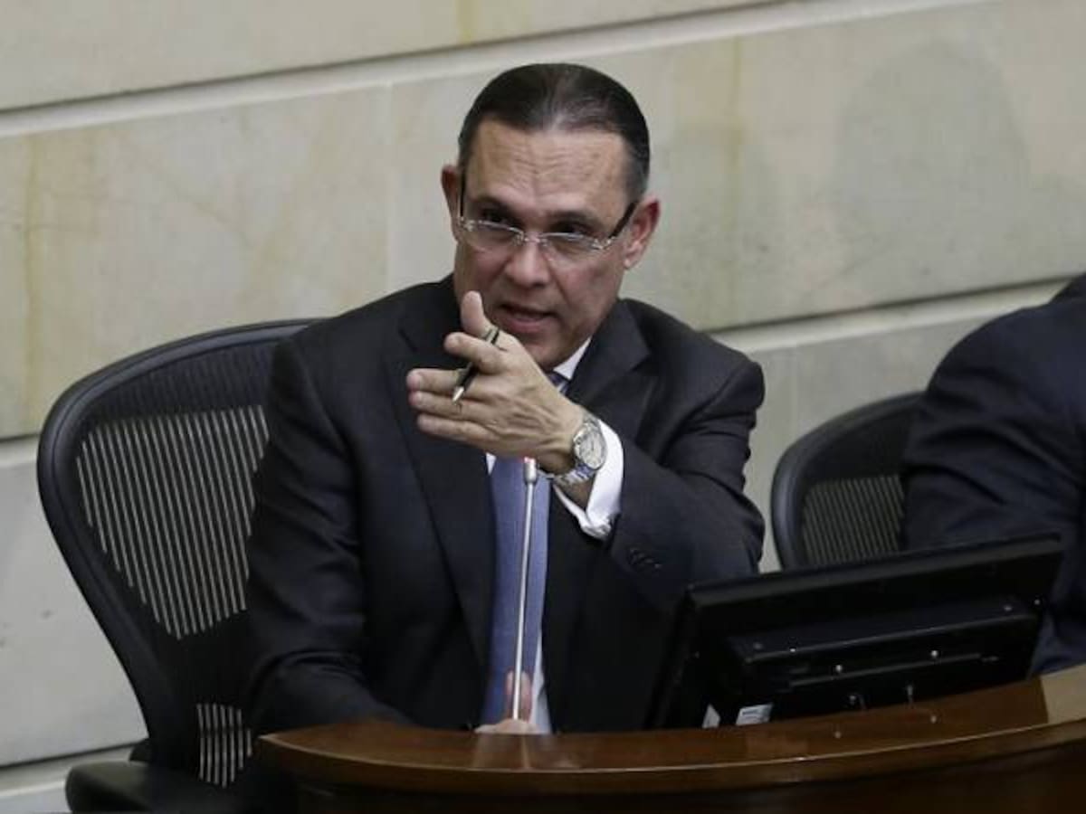 “El acuerdo de paz hay que respetarlo”: presidente del Congreso al Uribismo