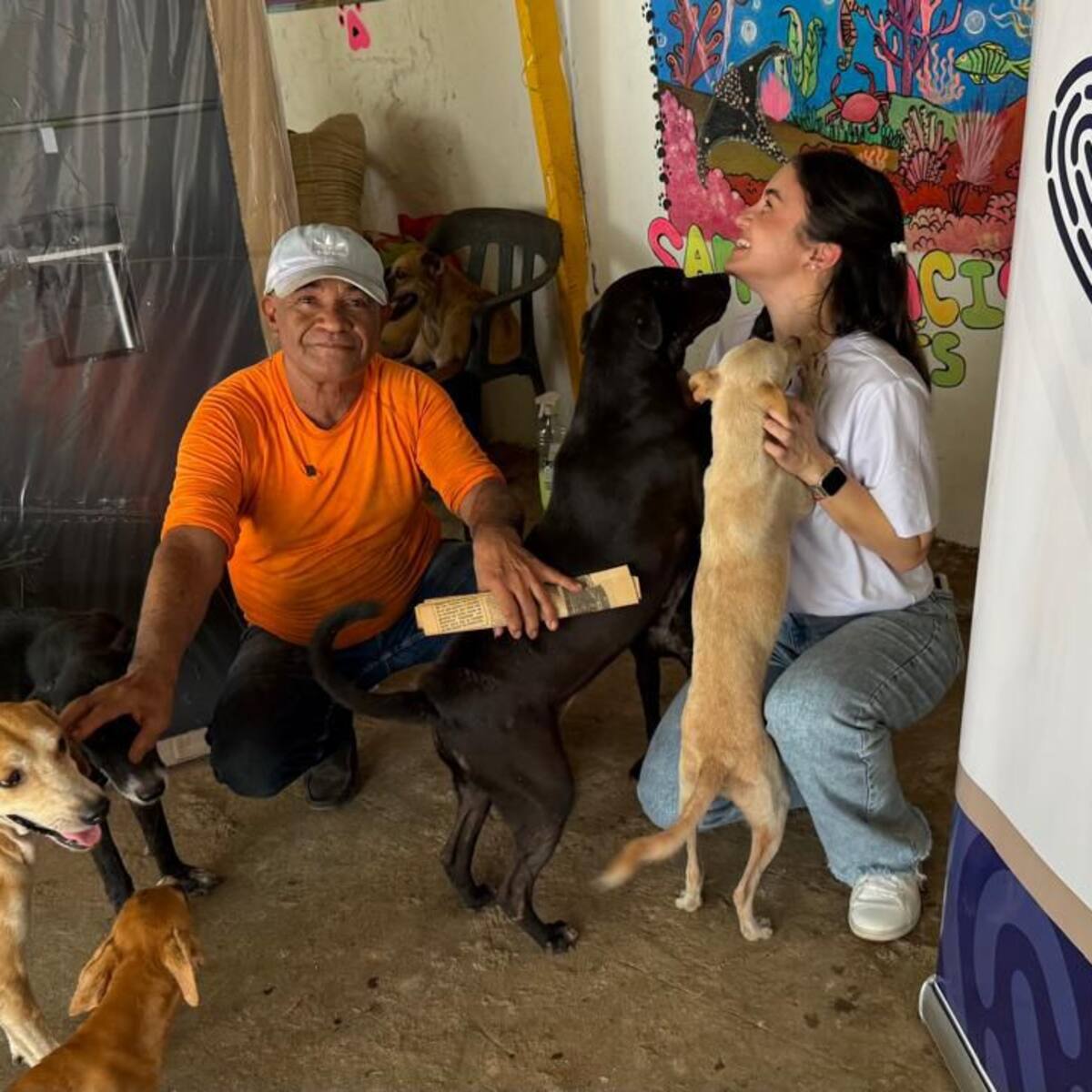 Fundación AGM Huellas de Piedra dona nevera a la Fundación Refugio San Francisco de Asís