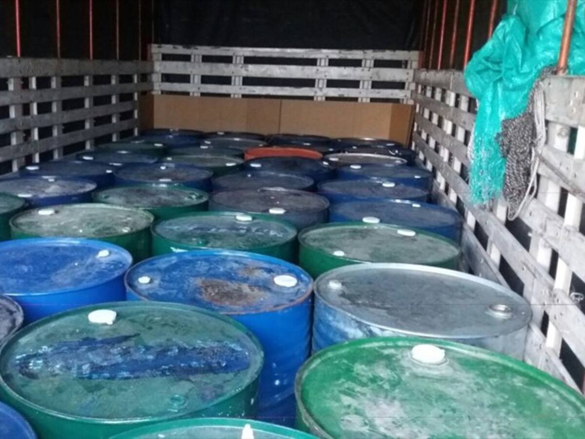 Decomisan seis toneladas de químicos para producir cocaína