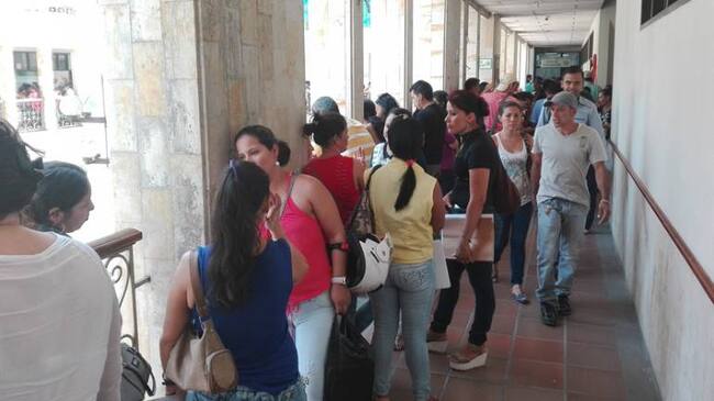 Atención en la alcaldia de Cúcuta colapso por usuarios buscando subsidios de mejoramiento de vivienda