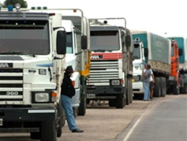 Refuerzan seguridad en carreteras por paro camionero