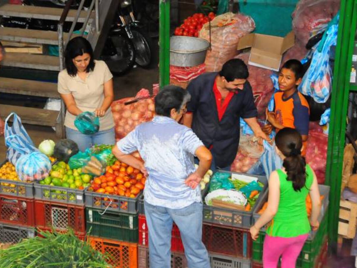 Trabajos para la recuperación del espacio público en las 19 plazas distritales de la Capital