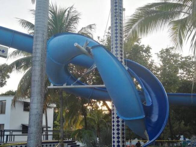 Doce heridos deja colapso de un tobogán en Melgar, Tolima