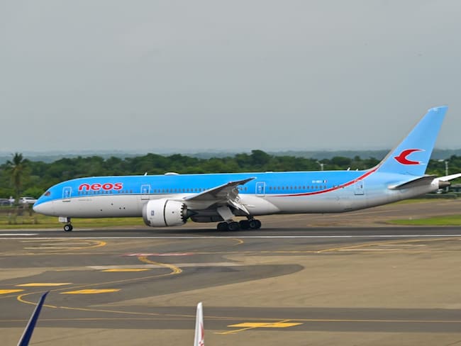Cartagena recibió el primer vuelo de la aerolínea Neos desde Italia