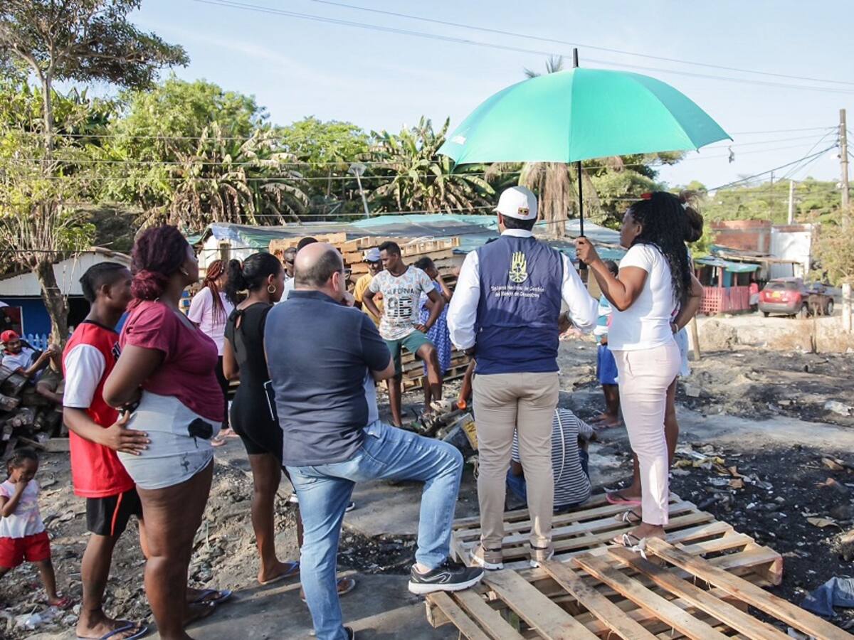 Afectados por incendio en Henequén recibirán subsidios y colaboración empresarial