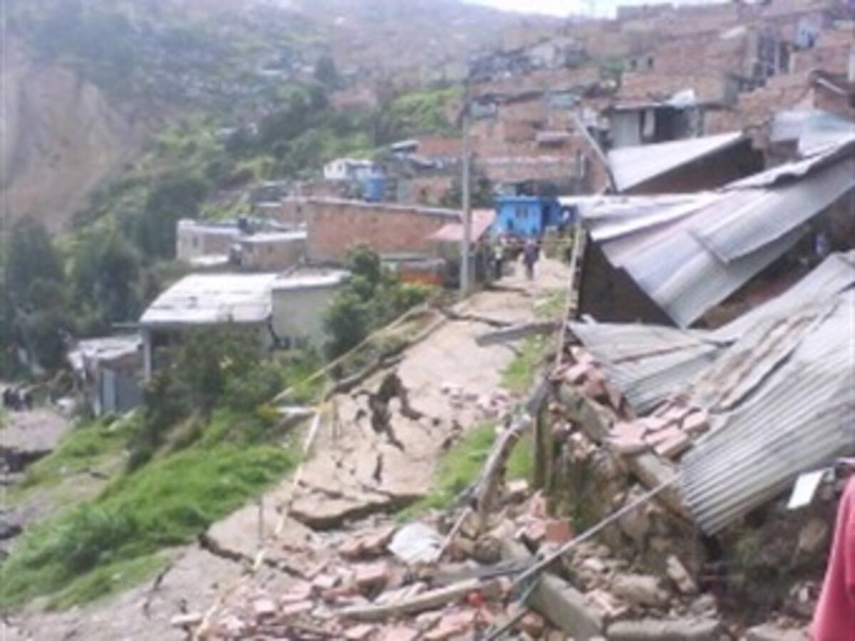 Siete familias evacuadas en Soacha ante inminente riesgo de deslizamiento