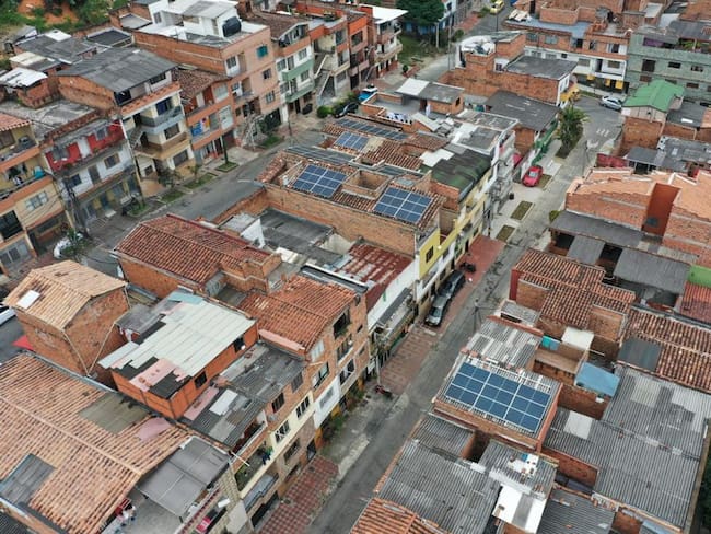 El barrio El Salvador en Medellín es el primer barrio de Colombia con energía solar