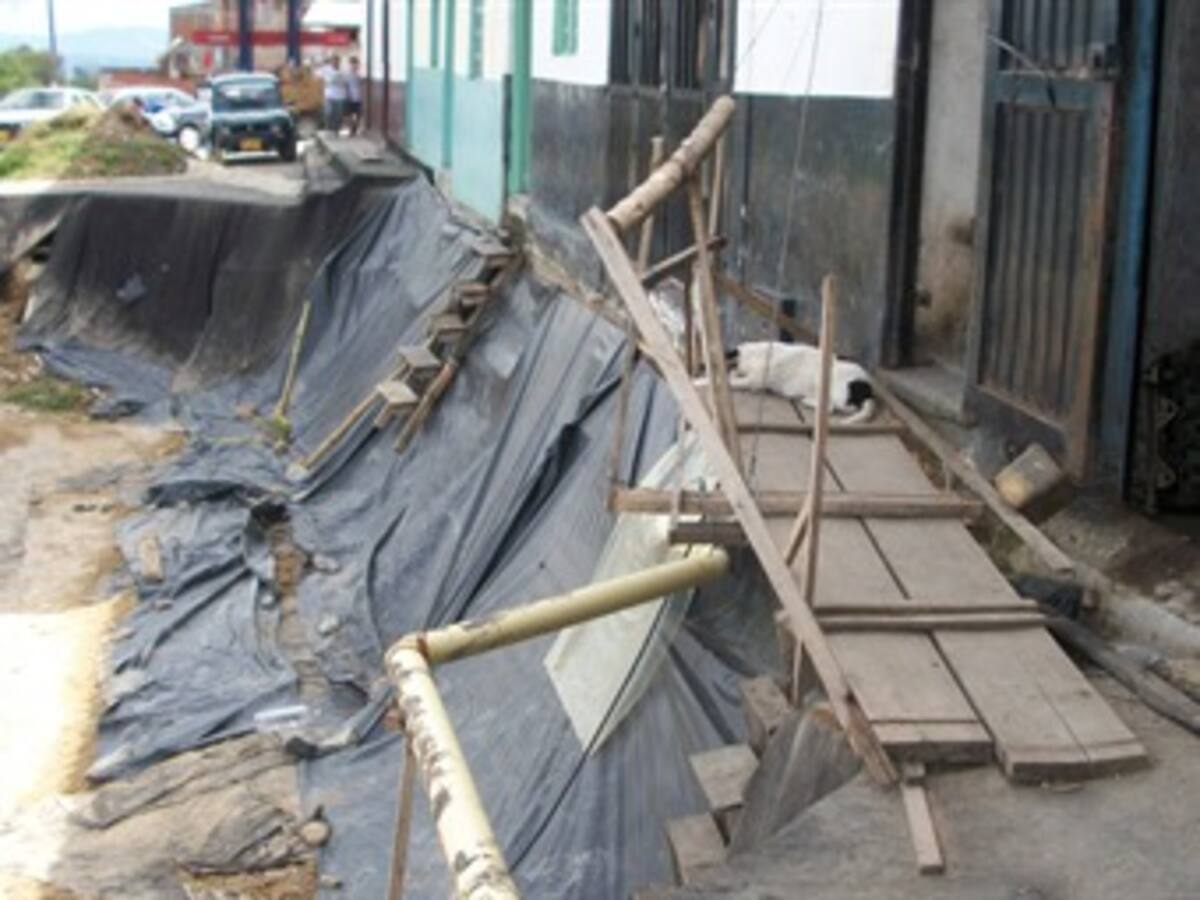 Un barrio en el aire vigila las obras del Aeropuerto del Café en Caldas