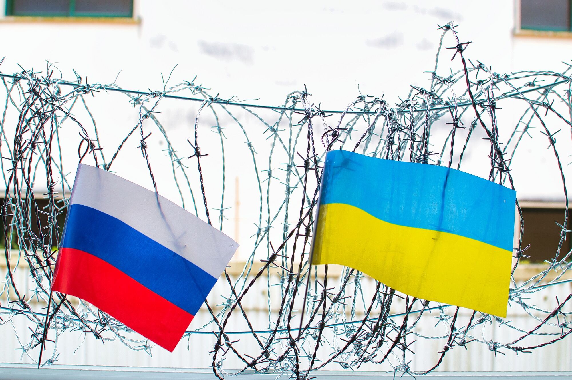 Banderas de Rusia y Ucrania. Foto: Getty Images