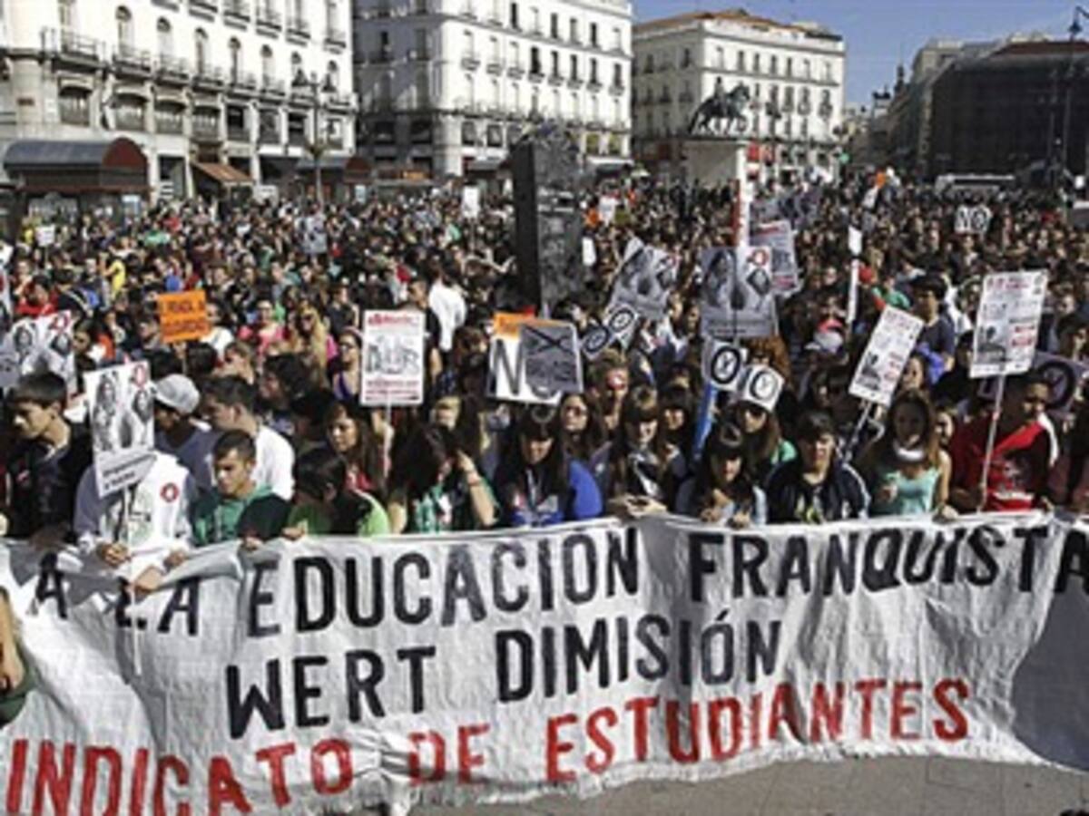 Se agudiza en España la huelga de estudiantes, hoy se sumarán los padres de familia