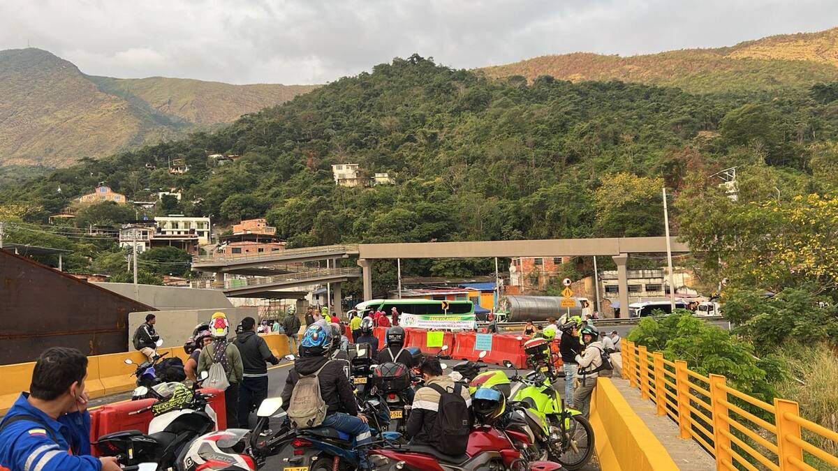 20 días hemos esperado al Gobierno, por eso seguiremos bloqueando vía Melgar-Bogotá: firmante de paz
