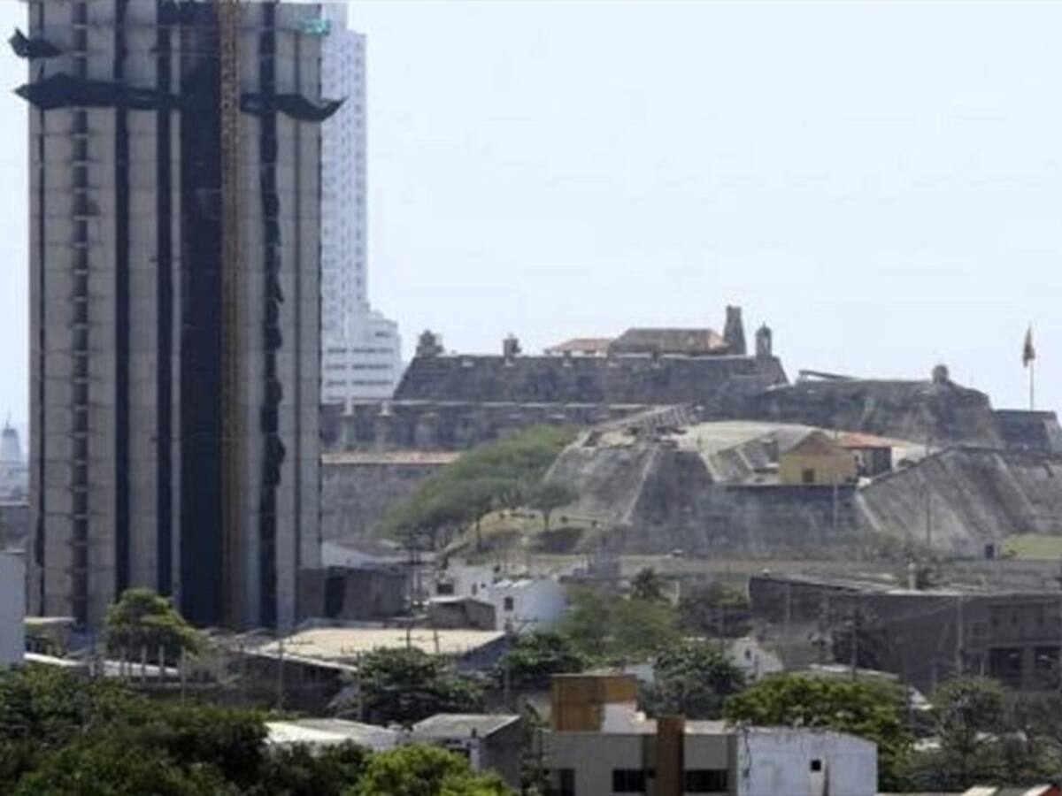 Solicitan investigar a exfuncionaria y asesor del Distrito en caso Aquarela