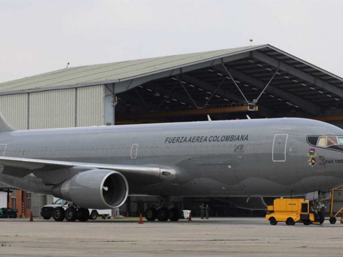 Le estamos dando la vuelta al mundo por la izquierda: coronel del avión que irá a Wuhan